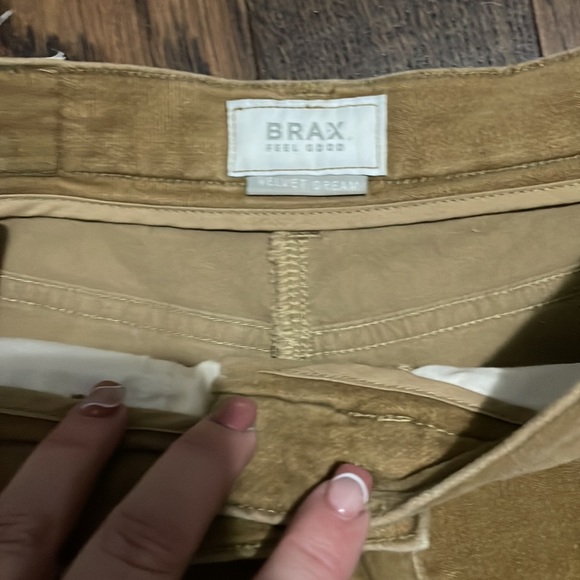 Brown Women’s BRAX 10S soft velvet feel pants perfect for fall and winter - Picture 3 of 6